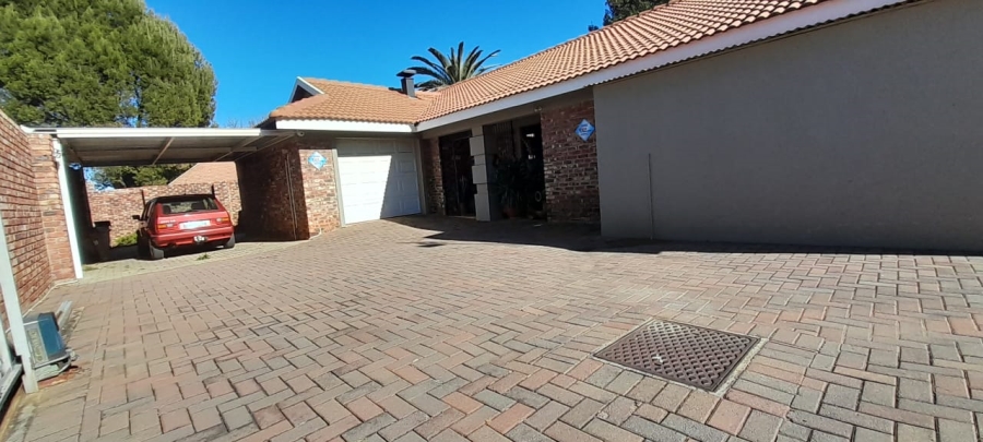 2 Bedroom Property for Sale in Wilkoppies North West